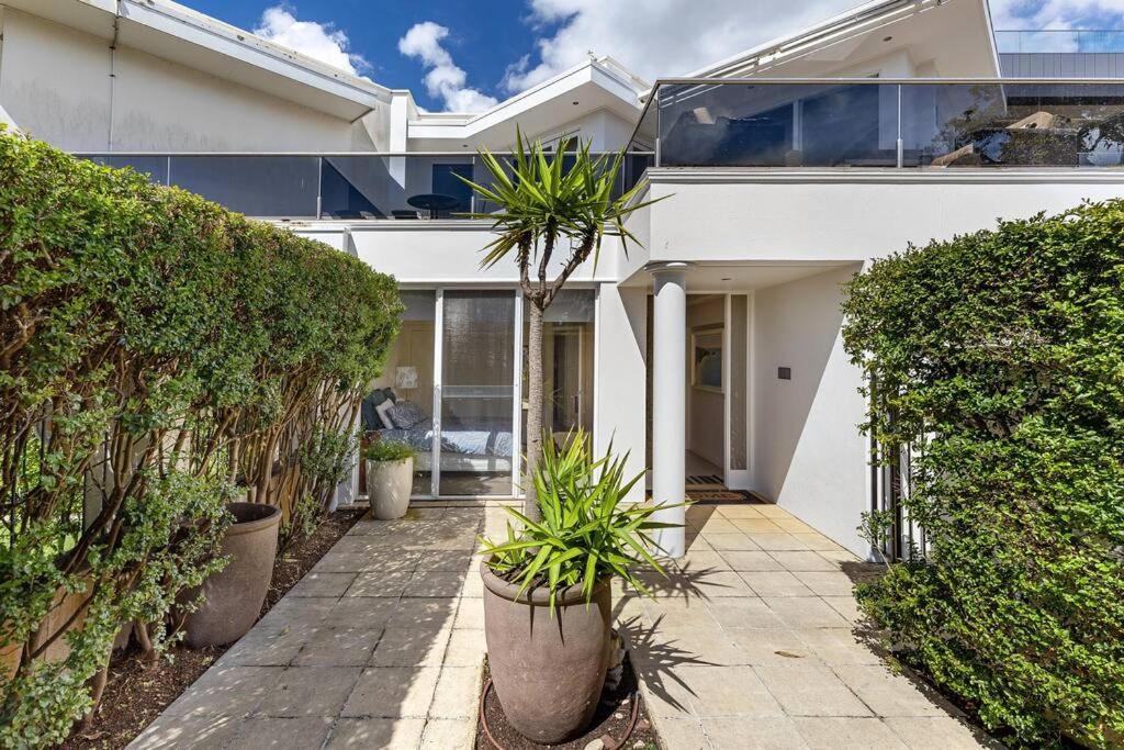 Sea Grange - harbour views, prime location photo 3