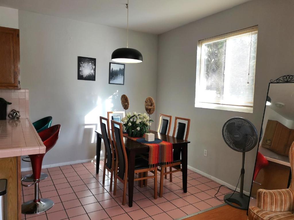 Pasadena single house 3b1b 三房一厅一厨一浴 photo 1