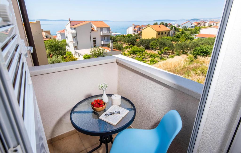 Amazing Apartment In Podstrana With 2 Bedrooms And Wifi