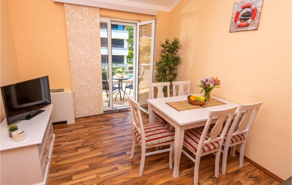 Amazing Apartment In Podstrana With 2 Bedrooms And Wifi photo 1