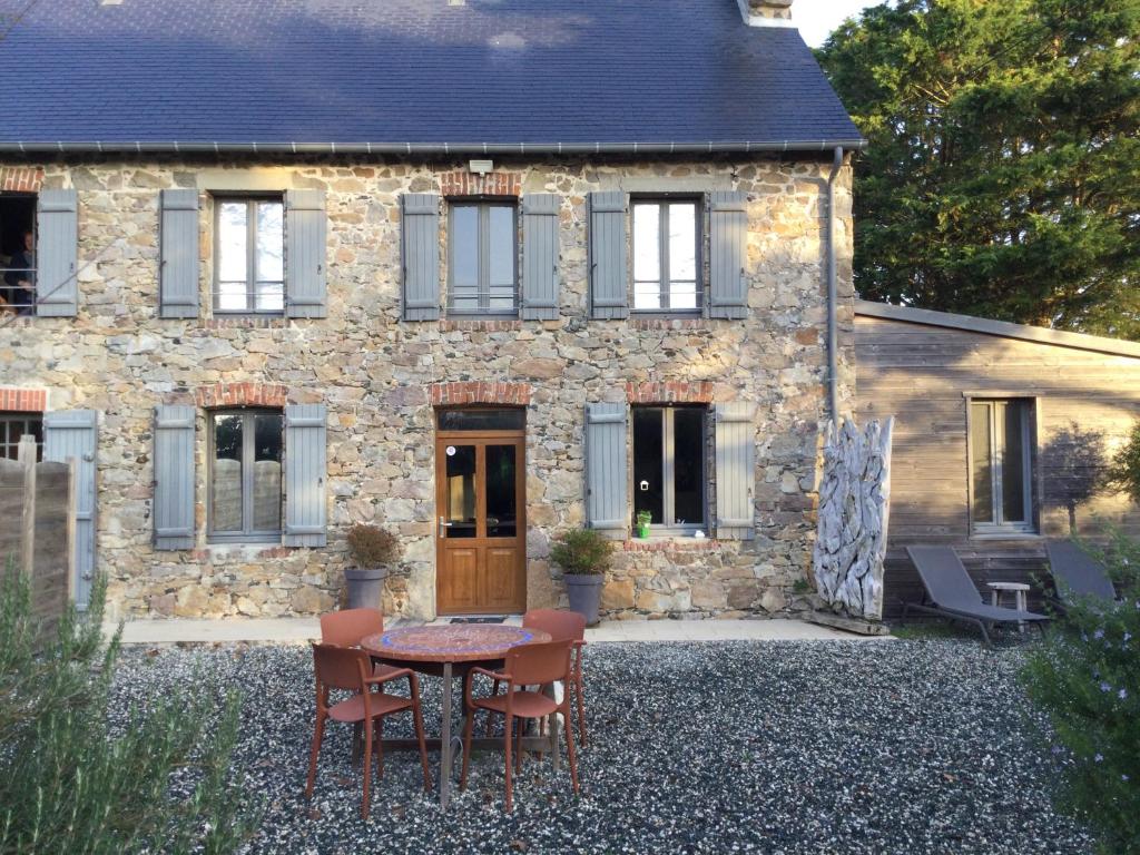 Gîte Est de la pointe d'Agon 4 convives photo 1
