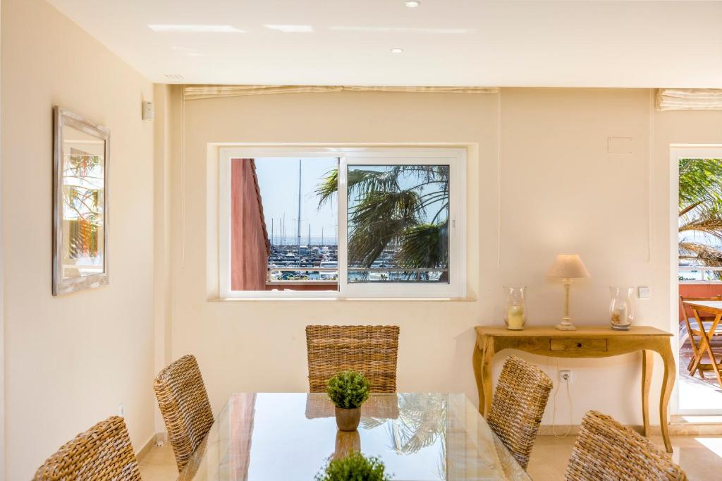 First line Penthouse in Puerto Sotogrande with Seaviews photo 2