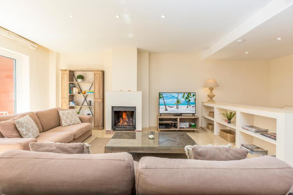 First line Penthouse in Puerto Sotogrande with Seaviews photo 1