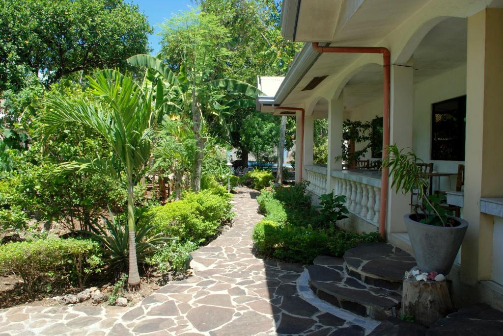 Lapu-Lapu Cottages & Restaurant photo 4