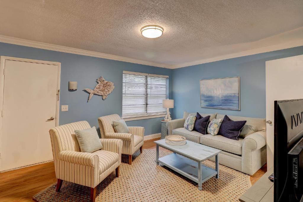 #61 Beautiful Condo Ideal Location 2BDR/2 Parkings image