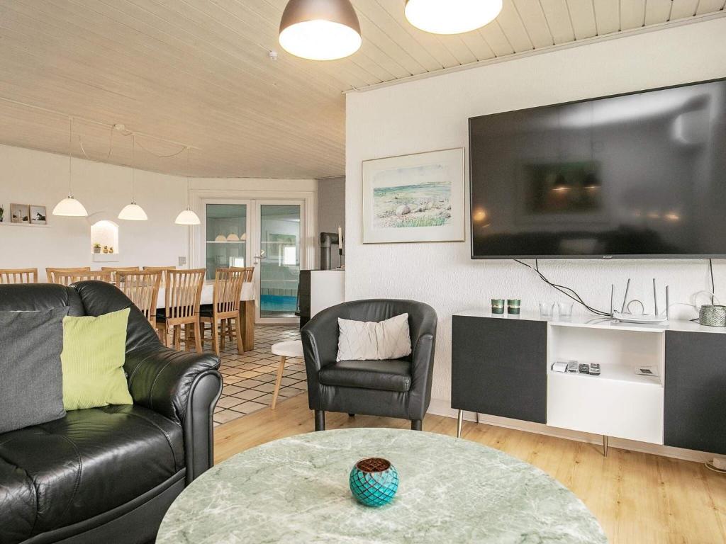 10 person holiday home in Bl vand photo 4