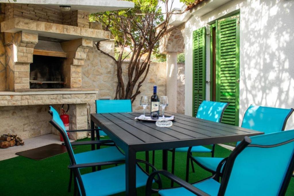 Apartments Kike - 60 meters from the beach photo 3