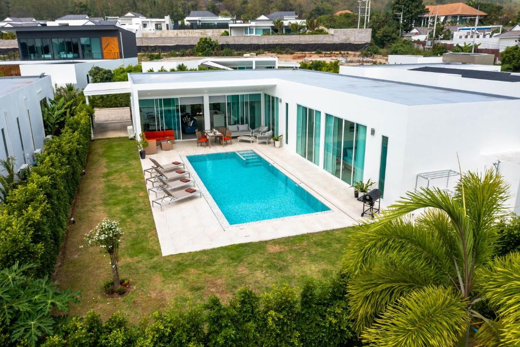 Modern 4 Bedroom Pool Villa PMK-A2 photo 4