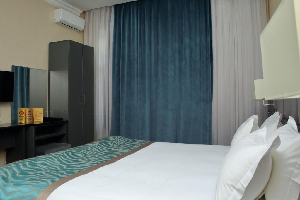Golden Hotel photo 2
