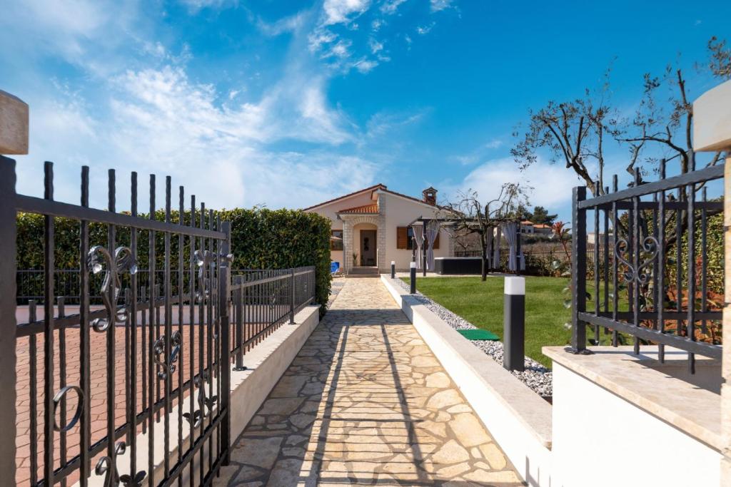 Villa Marko Kaštelir photo 1