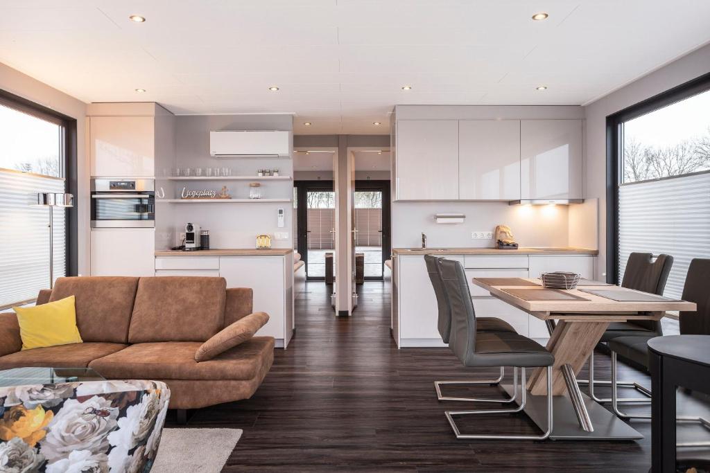 Houseboat 'Elysium' met eigen aanlegsteiger Sneek - Offingawier photo 2