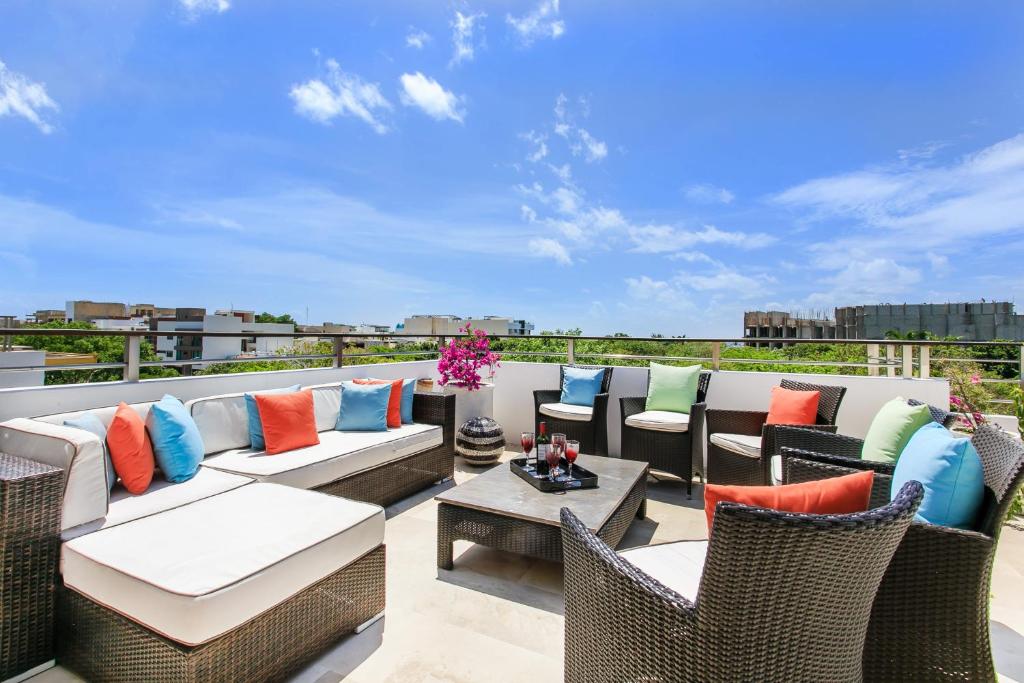 3-Level Condo with a Private Balcony & Rooftop Lounge photo 1