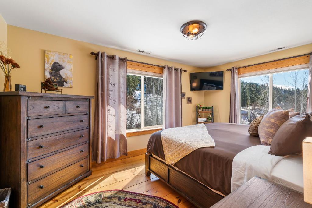 WANDER INN, 4 Bedroom 2 Bath, 5 Min to Downtown, Custom Home photo 3