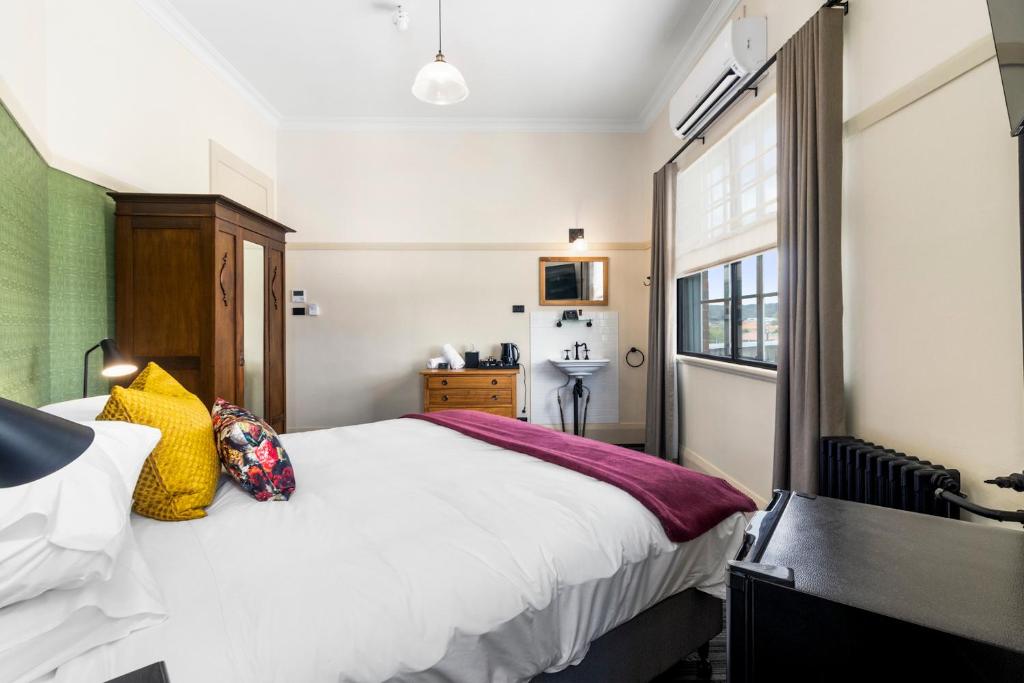 Hotel Queanbeyan Canberra - Tap to explore photos