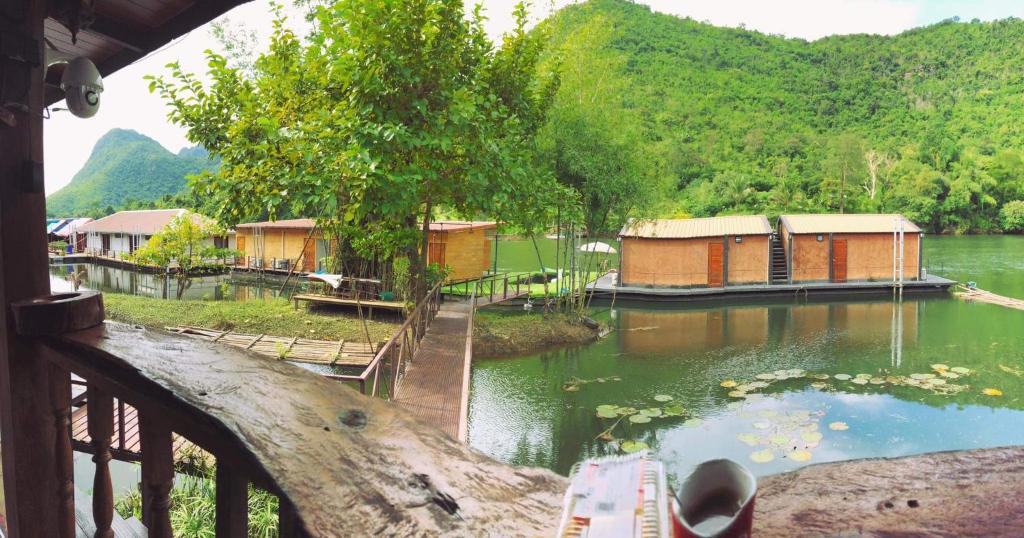 Baan Krupong photo 3