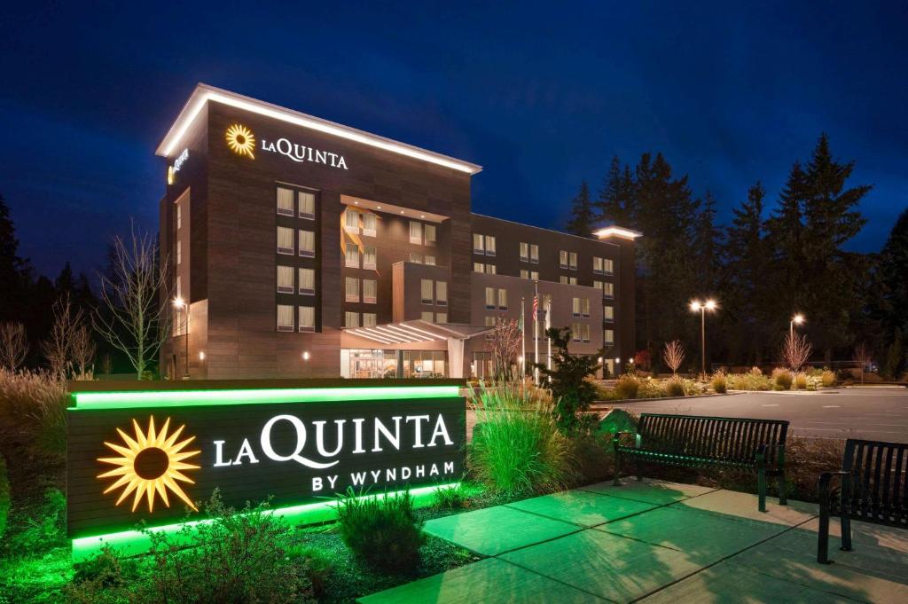 La Quinta Inn & Suites by Wyndham Marysville photo 1