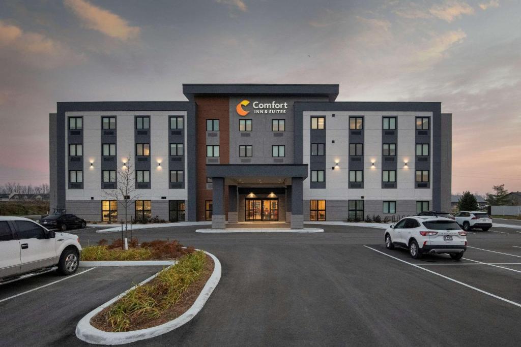 Comfort Inn & Suites photo 2