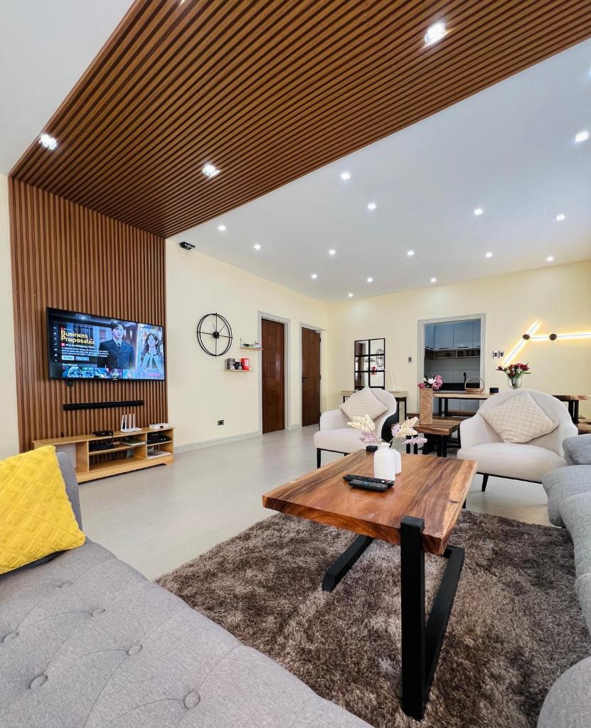 Luxury 3BR Villa w Plunge Pool near SM Batangas City- Instagram-Worthy! photo 3