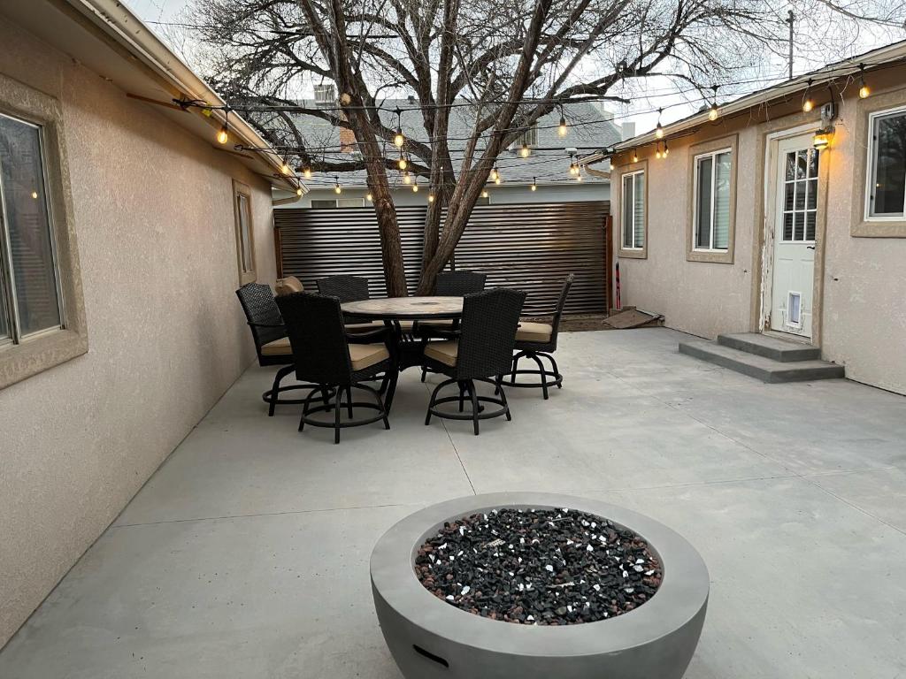Kick Aspen - Downtown Rancher W- Hot Tub! photo 1