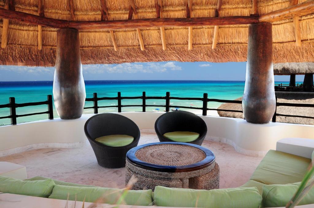 El Taj Oceanfront and Beachside Condo Hotel photo 2