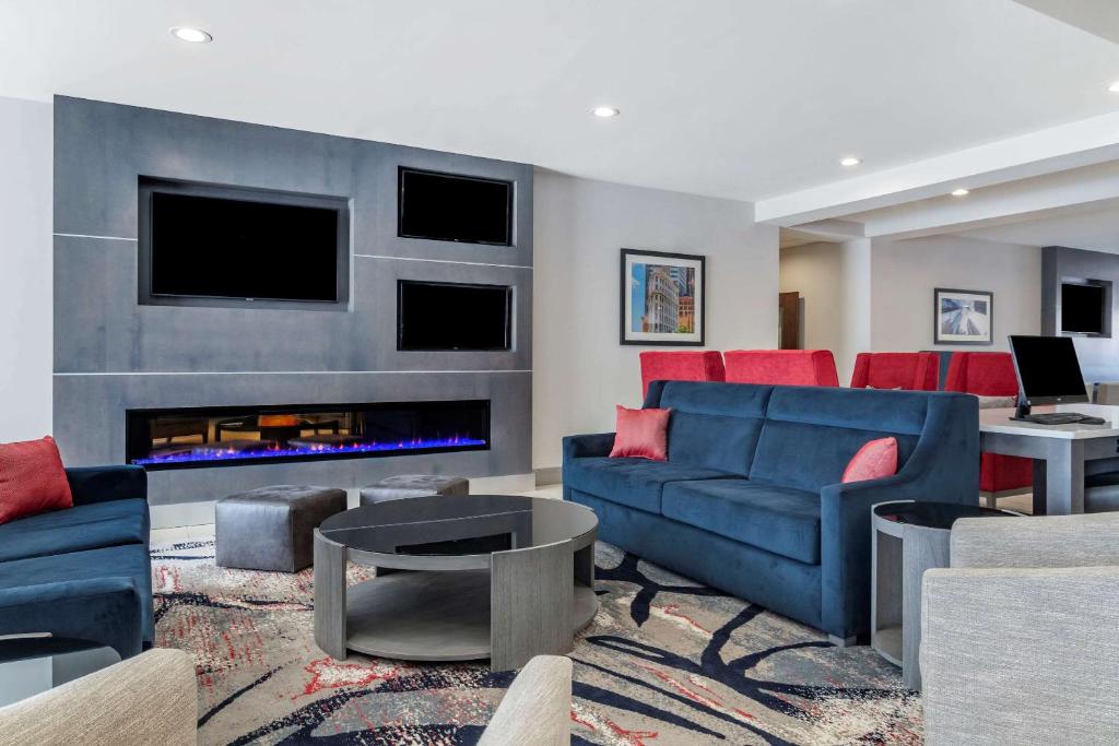 Comfort Suites McDonough Atlanta South photo 3