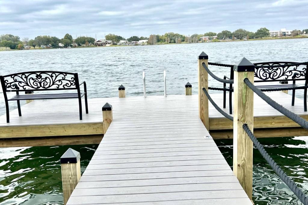Lake Silver V - Lake House with Dock - Legoland Getaway! image