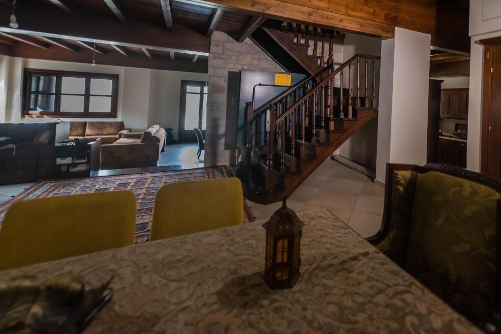 Kourtis Family Mansion photo 3