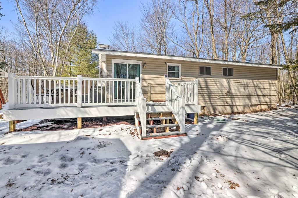 Arrowhead Lake Home with Hot Tub, 12 Mi to Ski! photo 2