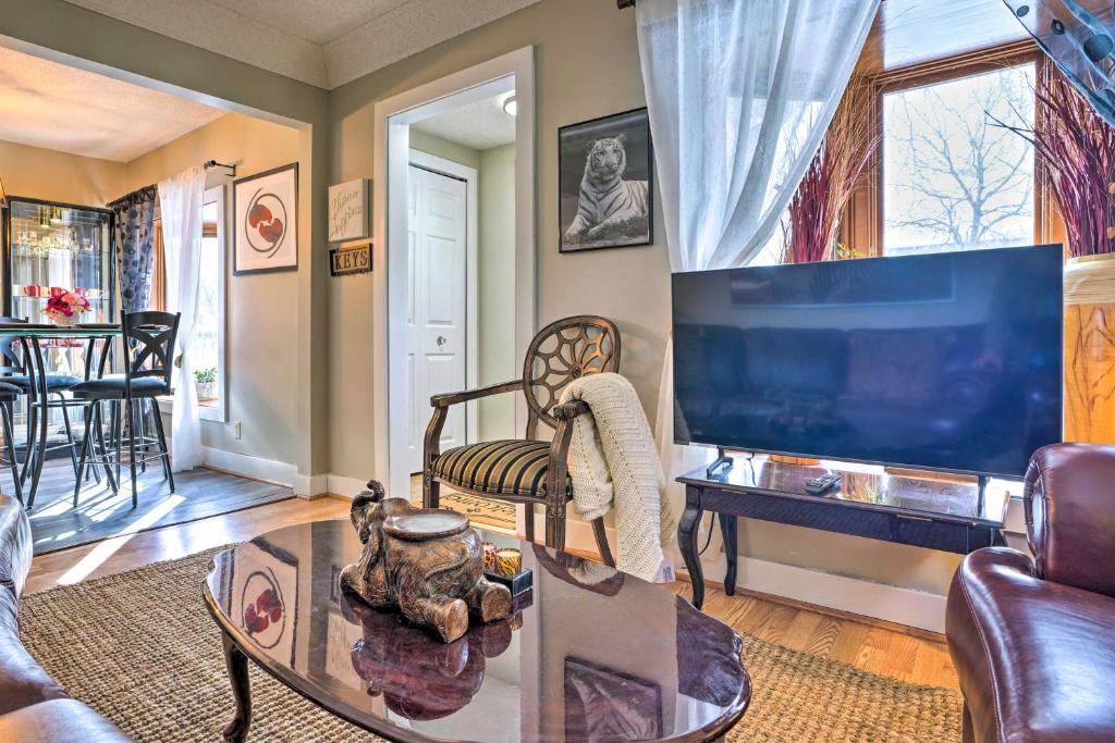 Charming Minneapolis Cottage Near Airport! photo 3