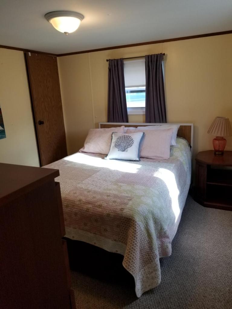 Dorothy and Johns Ocean City Md Vacation Home Sleeps 8 - 3 bedrooms 2 full bath photo 2
