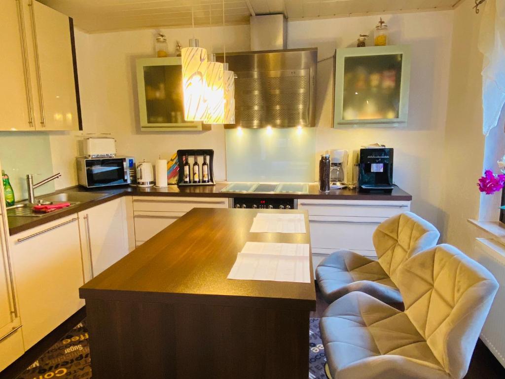 Ferienhaus zur Waldauer Höhe mit 3 SZ, 120qm & 40qm Balkon photo 3