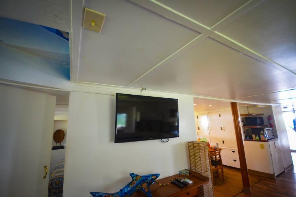 Queen Malesso Houseboat photo 4