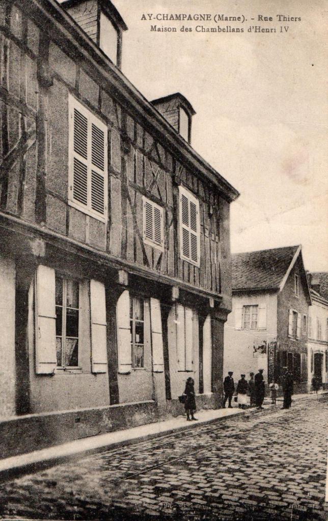 AU CHAMBELLAN photo 1