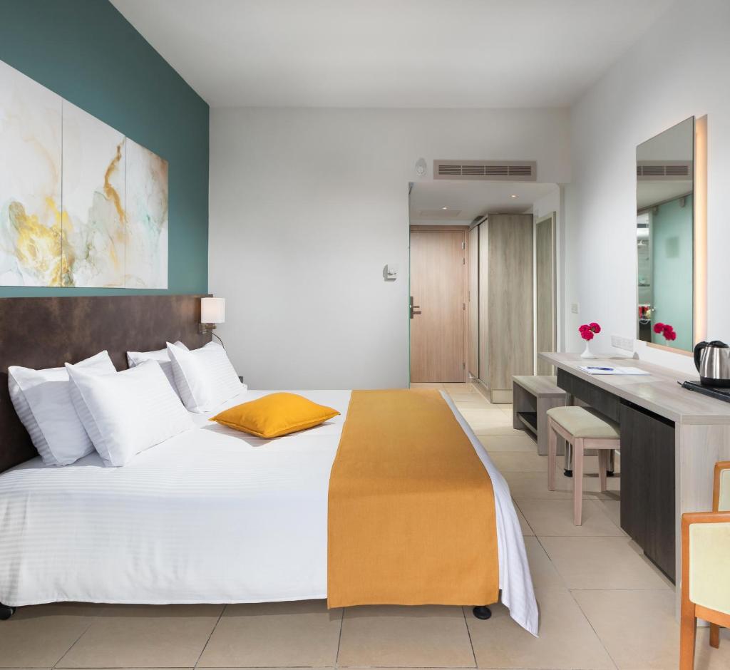 Mayfair Hotel formerly Smartline Paphos photo 2