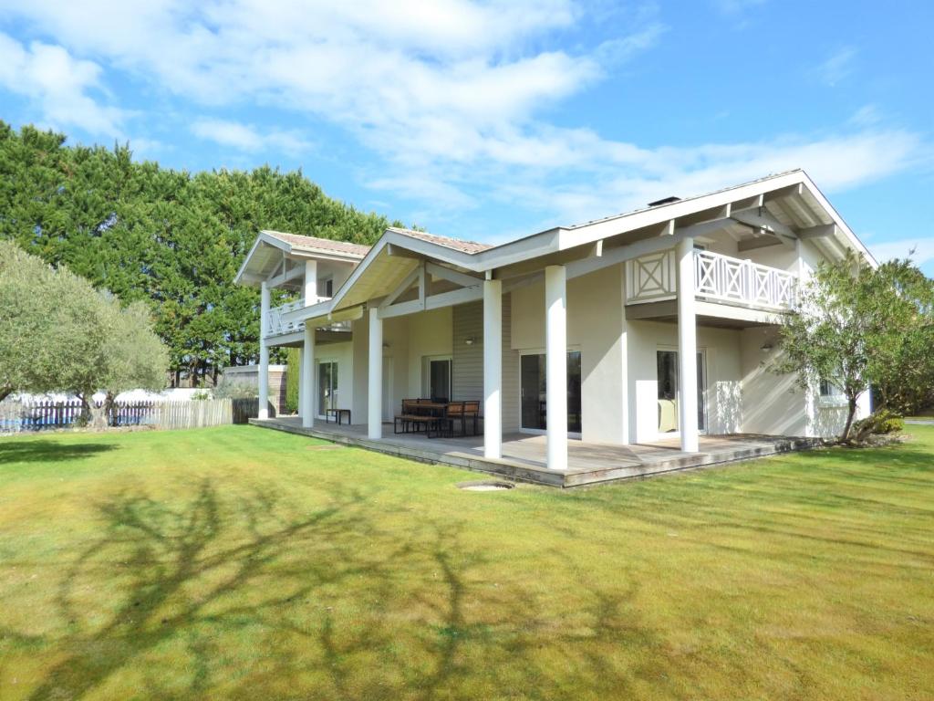VILLA LE CLOS DES OLIVIERS, piscine chauffée, 5 chambres, jardin de 2500m2, proche plage photo 2
