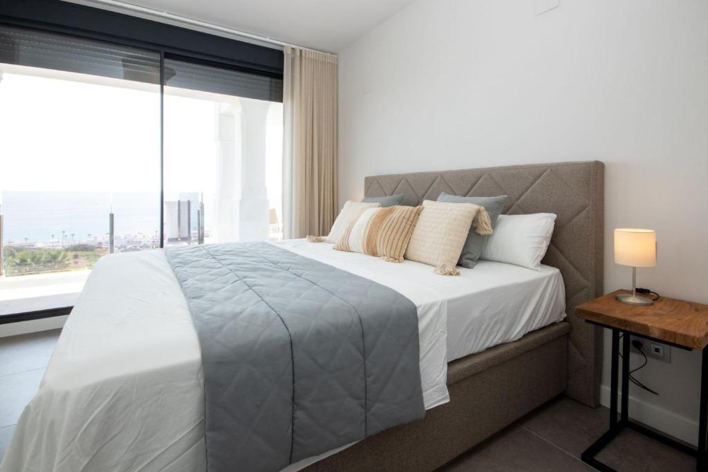 Luxury apartment with stunning sea views photo 3