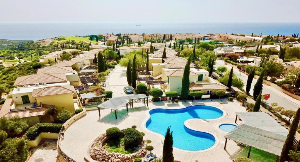 Villa Nefeli - charming townhouse in the heart of Aphrodite Hills Resort photo 3