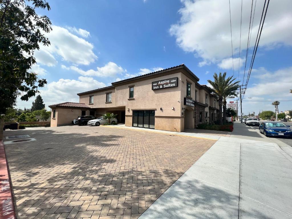 Aspire Inn & Suites Orange image