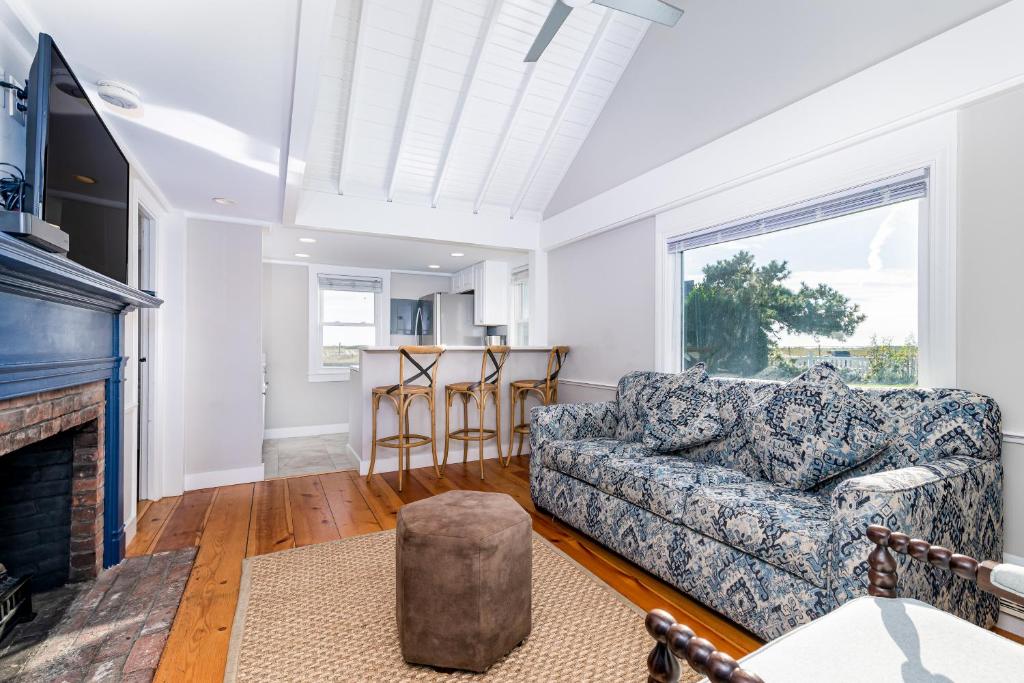 Sandbars Inn - Beachside Cottage photo 1