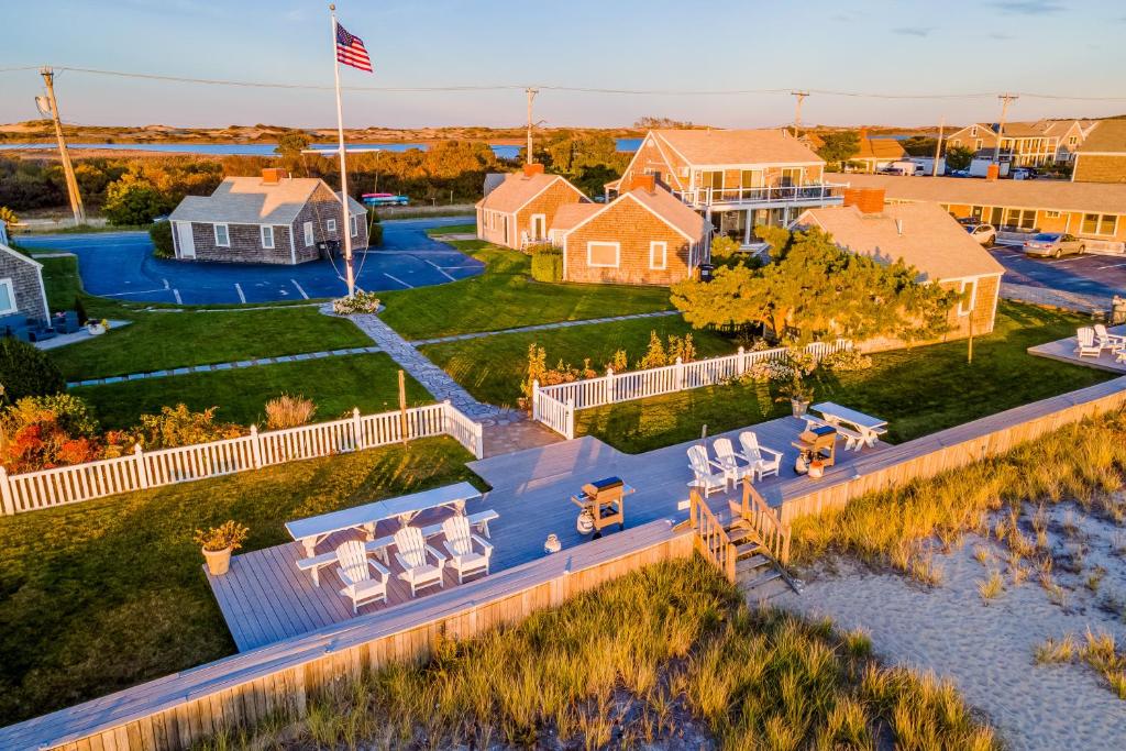 Sandbars Inn - Beachside Cottage photo 3