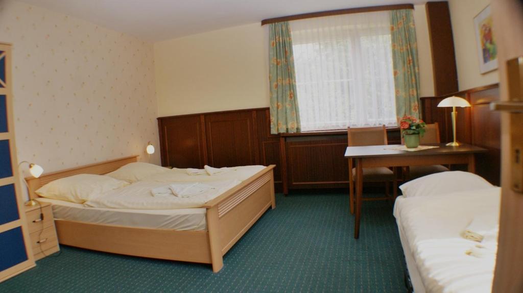 Gasthaus & Hotel Lindenkrug photo 3