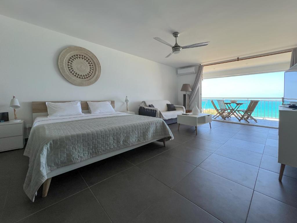 Front line unit 520 ft2 - 48 m2, on second floor, stunning ocean view photo 1
