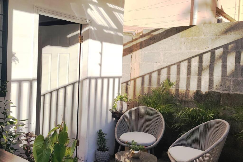 Linda, cerca de todo, parqueo, patio, netflix photo 3