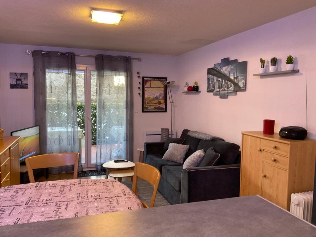 APPARTEMENT CENTRAL LUCHON T3 IDEAL CURISTES photo 2