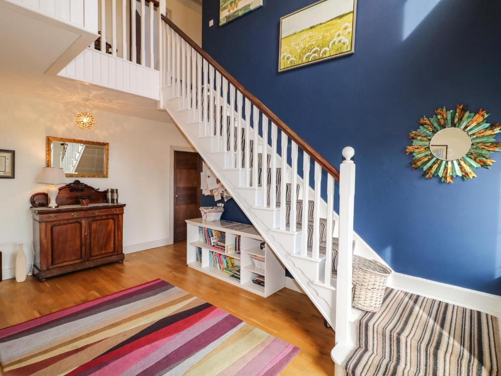 Millers Lane House photo 1