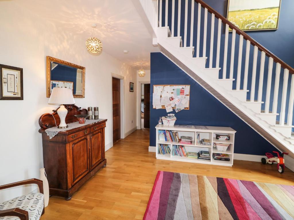 Millers Lane House photo 2
