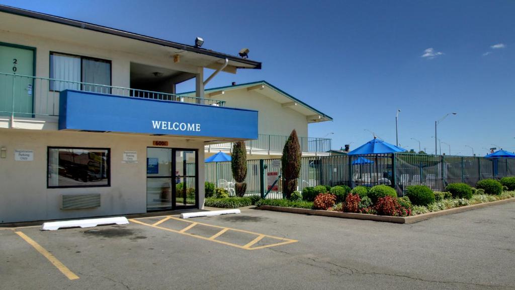 Rodeway Inn Fort Smith I-40 image