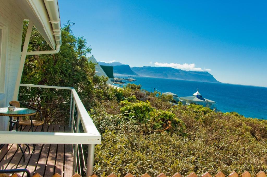 Sail Away Studios Room Type - Studio with Balcony and Sea View