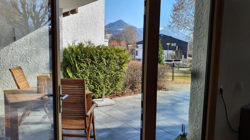 Bungalow mit Terrasse im alpinen Stil photo 1