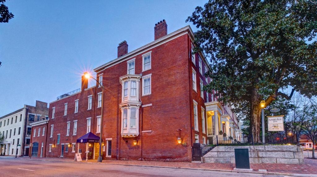Linden Row Inn image
